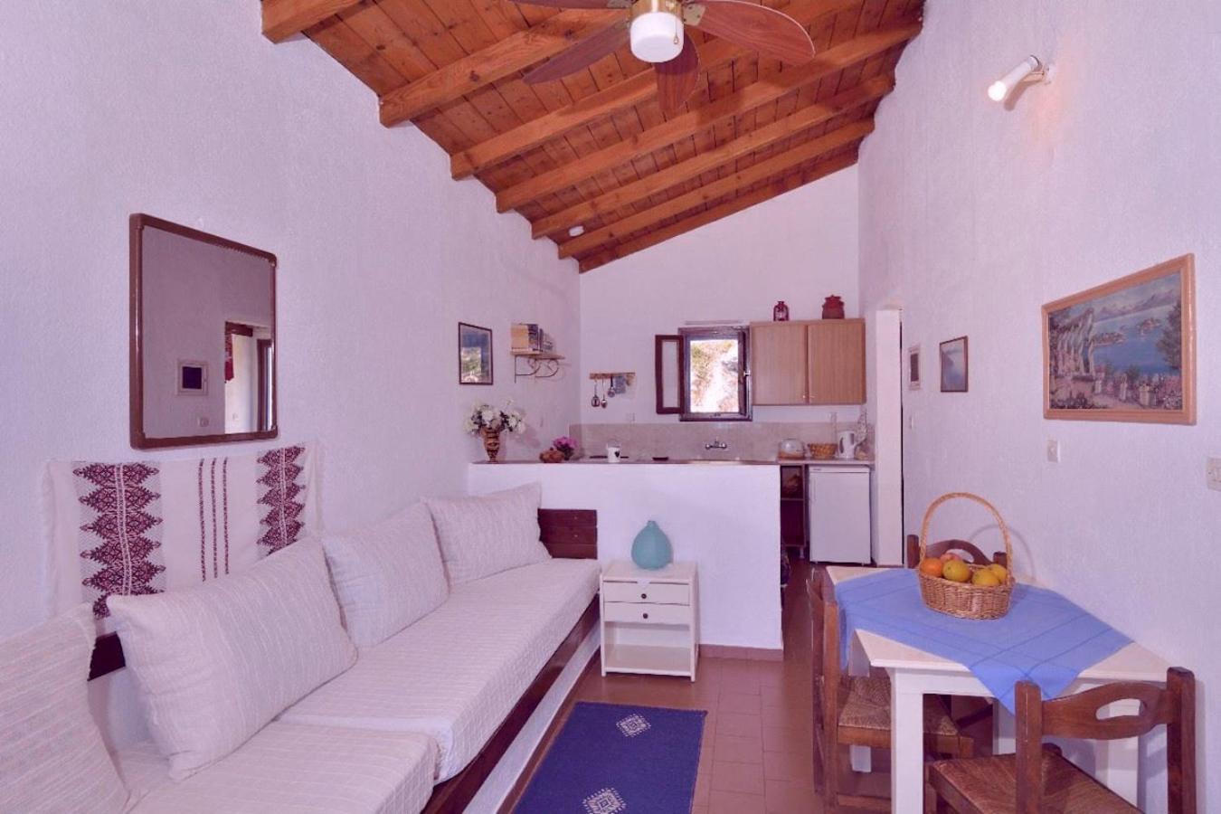 Kaminakia Apartments - Adults Only Policy - Delve Into This Little Oasis Where Peace And Quiet Reign Supreme - Sheltered By An Evergreen Cypress Forest - Offering A Large Swimming Pool Exclusively For Guests' Use And Breathtaking Sea Views From Every Фіскардо Екстер'єр фото